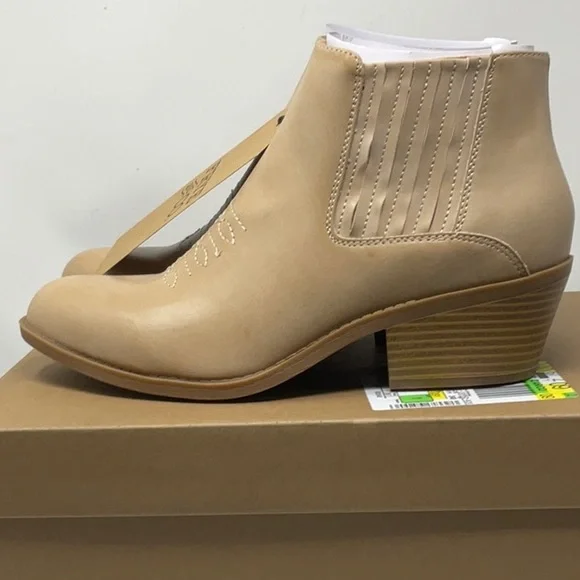 NWT Frye & Company Women’s Jude stacked heel booties, size 9.5M - Picture 1 of 12